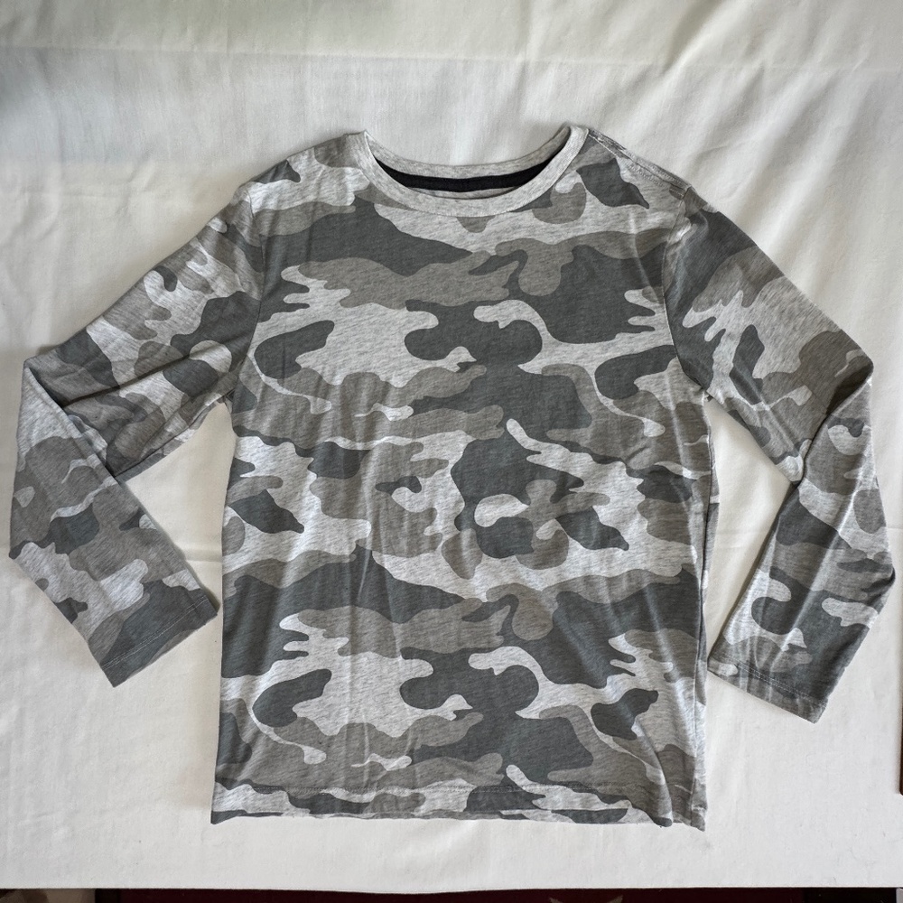 Boys Long Sleeve Light Grey Camo Old Navy T-shirt Size L (10-12) (Actual Med)